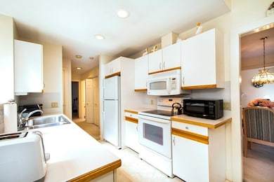 100 Pond St unit 70, Cohasset, MA 02025 - photo 4