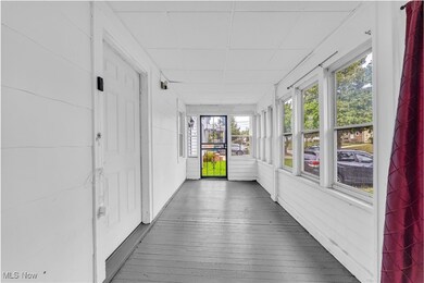 19601 Raymond St, Maple Heights, OH 44137 - photo 3