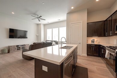 139 Knightsbridge Park Ln, Houston, TX 77018 - photo 4