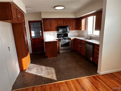 202 Stephens Dr, Utica, NY 13502 - photo 4