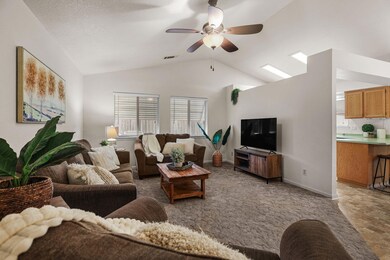 894 Montcrest Dr, Redding, CA 96003 - photo 4