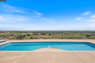 7771 W Ranch Ln, Vacaville, CA 95688 - photo 2