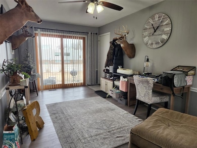 208 Union St, Pella, IA 50219 - photo 2