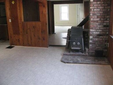 31 Lewis St, Haverhill, MA 01830 - photo 7