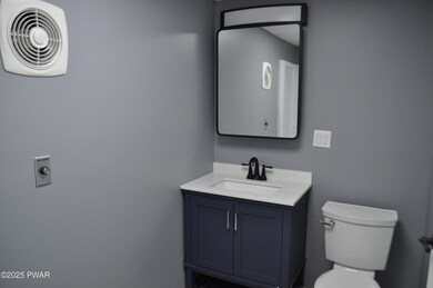 25 Lizzy Ln unit 1st floor, Waymart, PA 18472 - photo 7