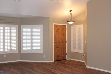 460 S Pineview Dr, Chandler, AZ 85226 - photo 2