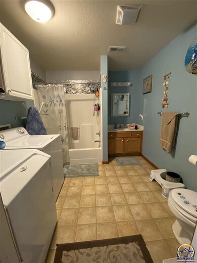 200 Holt Cir, Hoyt, KS 66440 - photo 3