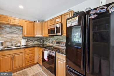 6818 Cipriano Rd, Lanham, MD 20706 - photo 5