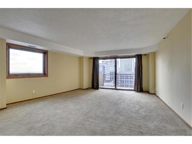Corner unit at City Walk. On the Skyway! Owned par