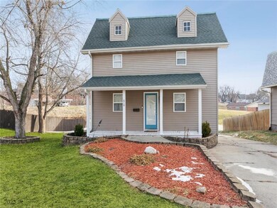 610 1st St S, Newton, IA 50208 - photo 2