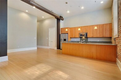 Living room/ Kitchen area