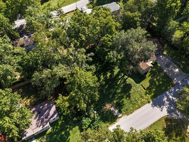 606 E Walnut St-3