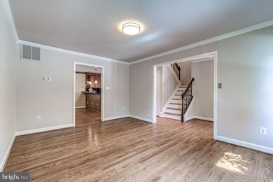 9146 Schoolcraft Ln, Burke, VA 22015 - photo 4