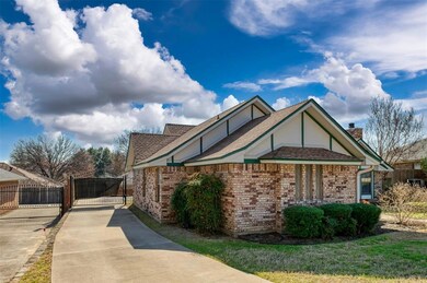 2513 Glenoaks Ct, Bedford, TX 76021 - photo 4