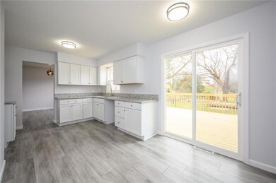 4022 SW 31st St, Des Moines, IA 50321 - photo 6