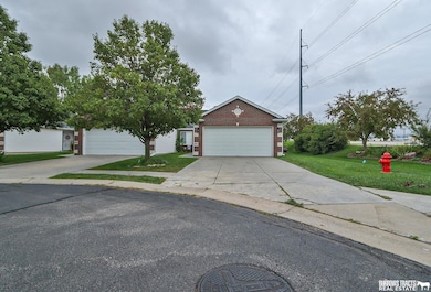 8446 S Tularosa Ct, Lincoln, NE 68516 - photo 2