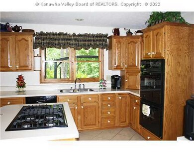 213 Cedar Dr, Scott Depot, WV 25560 - photo 5