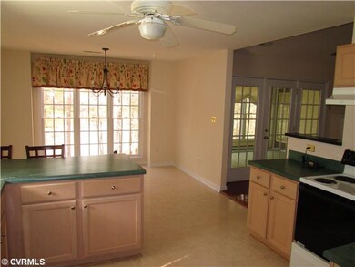 Kitchen - Breakfast Bar & Dining Area . Sunroom Be
