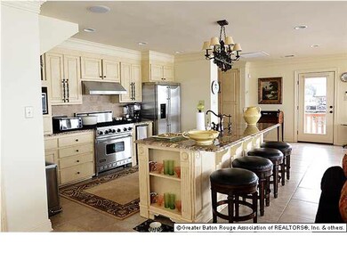 Light and bright modern kitchen with all the upsca