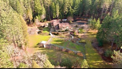 285 Riessen Rd, Grants Pass, OR 97526 - photo 2