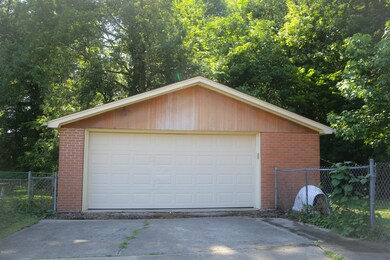 9302 Pagoda Dr, Louisville, KY 40229 - photo 3