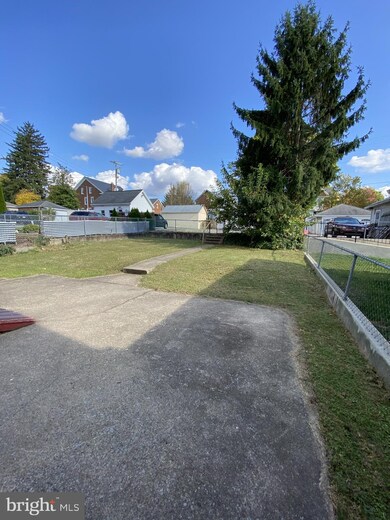 129 N Grant St, Waynesboro, PA 17268 - photo 2