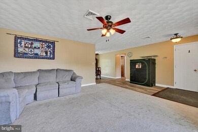 1448 Butter Ln, Reading, PA 19606 - photo 4