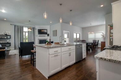 832 E Abbey Ct, Nixa, MO 65714 - photo 2