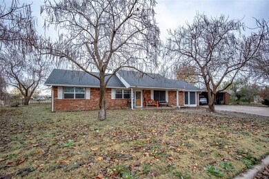 3126 Chisholm Trail, Enid, OK 73701 - photo 2
