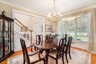 VIEW TO FRONT DOOR