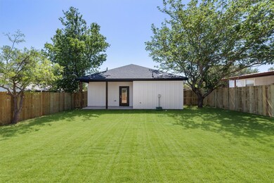 818 Pecos River Dr, Granbury, TX 76048 - photo 5