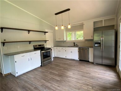 915 Wood St, Statesville, NC 28677 - photo 4