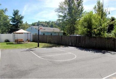 102 Kirk Dr, Springfield, MA 01109 - photo 7