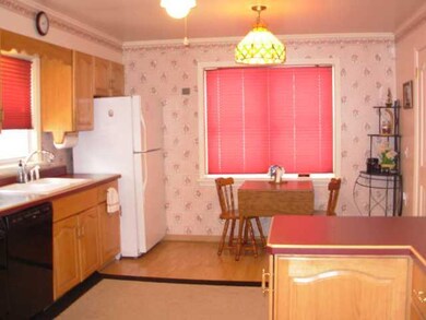 Kitchen. Huge Eat-In Kitchen.  Built in Dishwasher