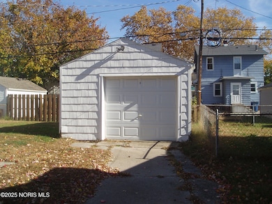 939 Francis Ave, Toledo, OH 43609 - photo 2
