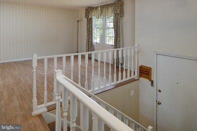 12623 Etruscan Dr, Herndon, VA 20171 - photo 2