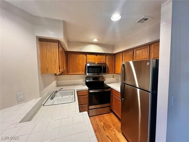 2140 Pinetop Ln unit 204, Las Vegas, NV 89119 - photo 2