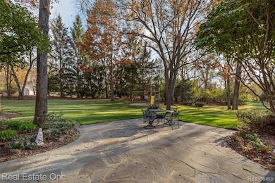 2877 W Bloomfield Oaks Dr, West Bloomfield Township, MI 48324 - photo 2