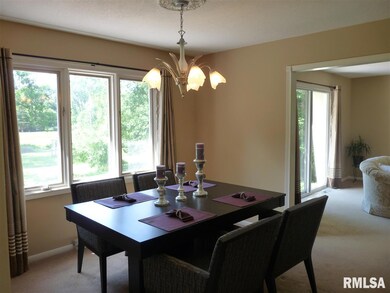 32 Oakbrook Dr, Bettendorf, IA 52722 - photo 6