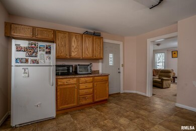 825 Esplanade Ave, Davenport, IA 52803 - photo 4