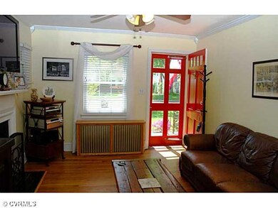Living Room - The Living Room Has Excellent Sunlig