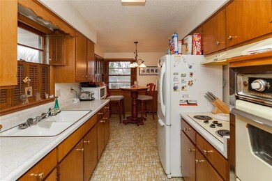 4017 33rd St, Des Moines, IA 50310 - photo 7