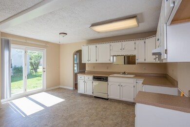 3134 W 18th St, Anderson, IN 46011 - photo 4