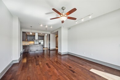 9870 Gaylord Dr unit 518, Houston, TX 77024 - photo 7