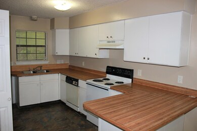 6310 Delacy Rd unit 4, Jacksonville, FL 32244 - photo 3