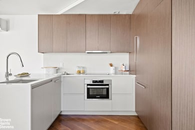 553 W 182nd St unit 5 F, New York, NY 10033 - photo 7