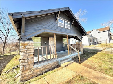 6818 Monroe Ave, Kansas City, MO 64132 - photo 3