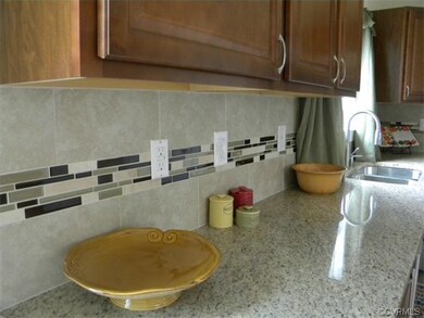 DETAILED BACKSPLASH