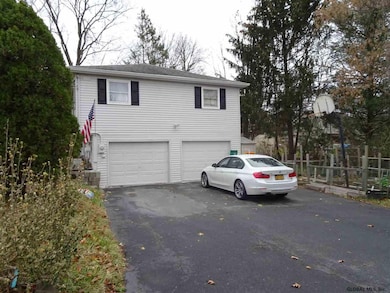 18 Donnelly Dr, Rensselaer, NY 12144 - photo 2