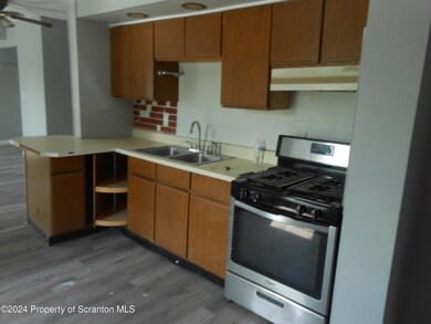 716-718 Landis St unit First Floor Right, Scranton, PA 18504 - photo 3